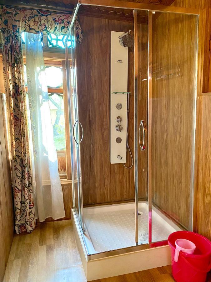 Green Paradise Houseboat - Centrally Heated Srīnagar Exterior foto
